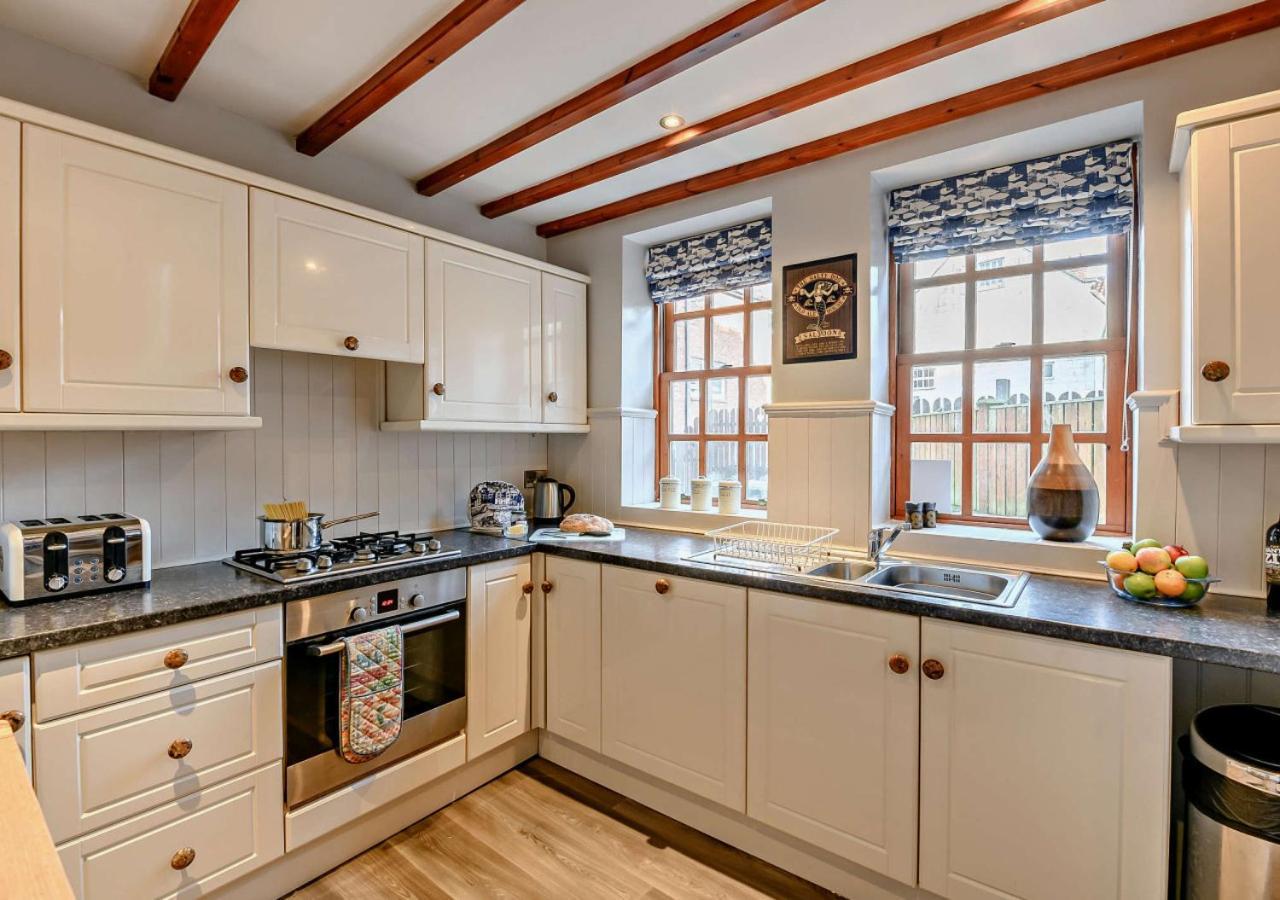 Salty Dog Cottage Whitby Ngoại thất bức ảnh